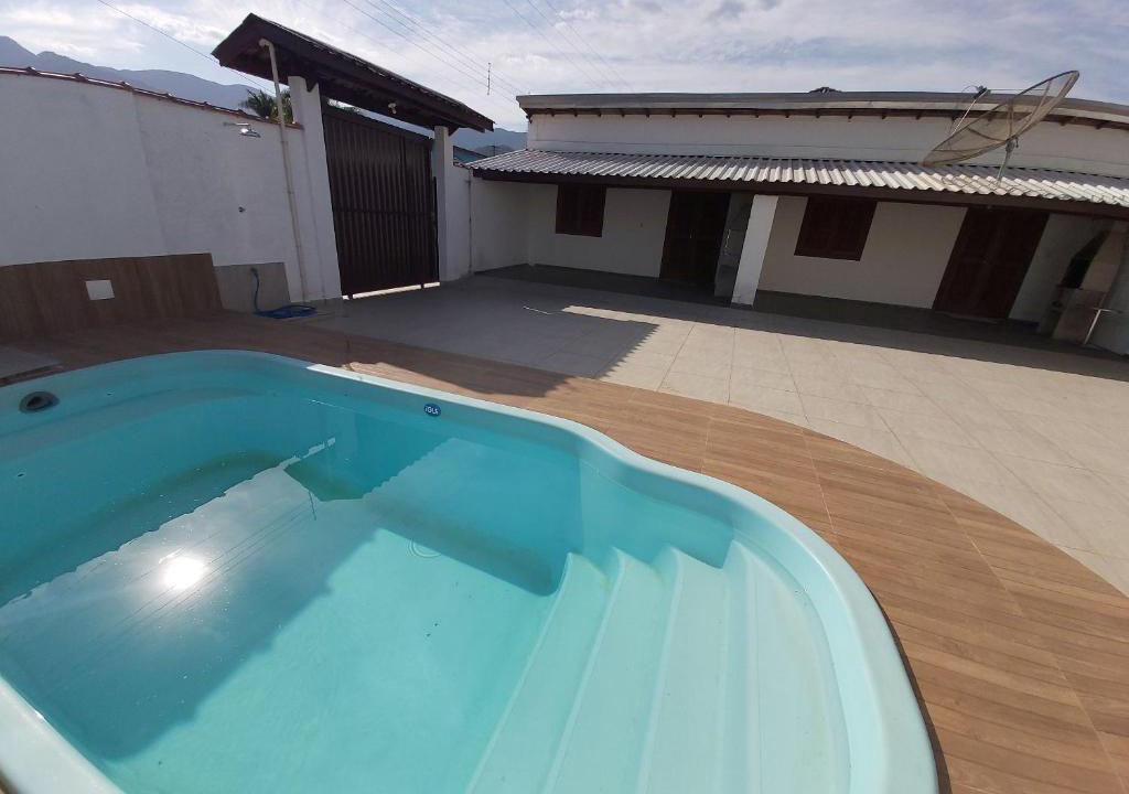Maranduba Ski Chalet | 0006.01 - Maranduba - Chalé - 1 Dorm - 5 Pess - 3 Quadras Do Mar - Piscina Coletiva - WIFI