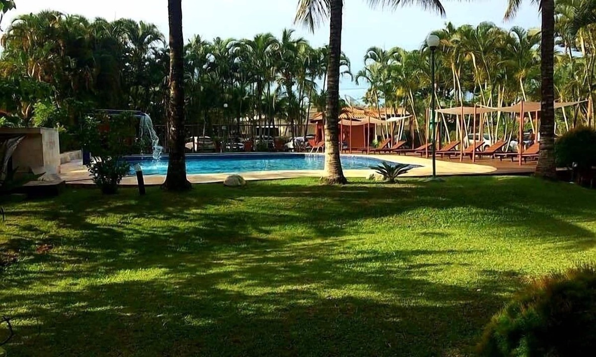 Maresias Apartment | 1 BEDROOM APARTMENT, COND. CLOSED, FACING THE POOLS AND 50M FROM THE BEACH