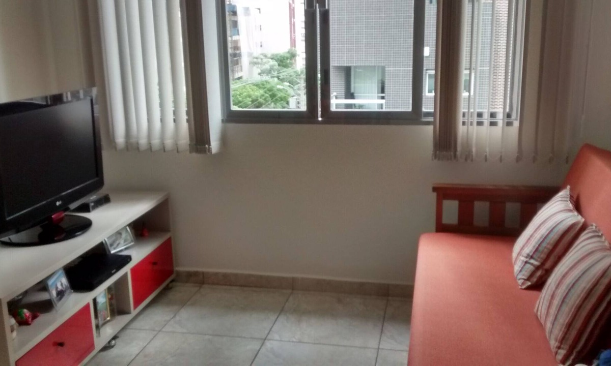 Pompeia Apartment | 1 block from the beach.