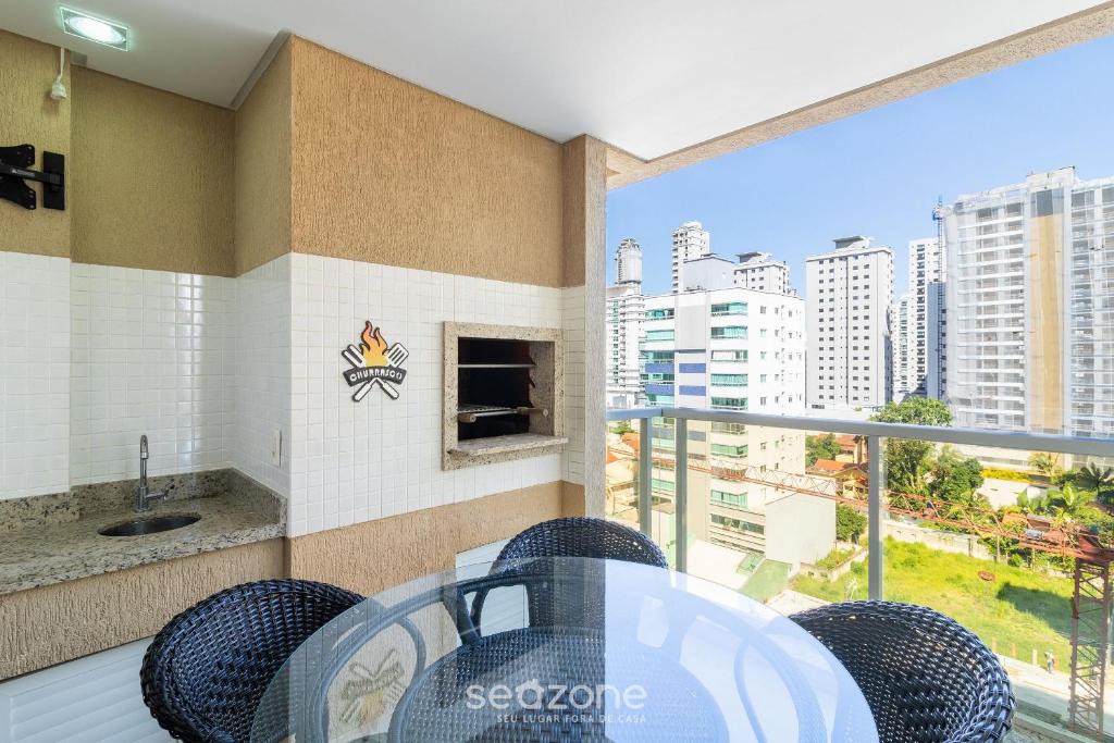 Andorinha Apartment | 2-Suite Apt w/BBQ 550m from the Beach EBF0702