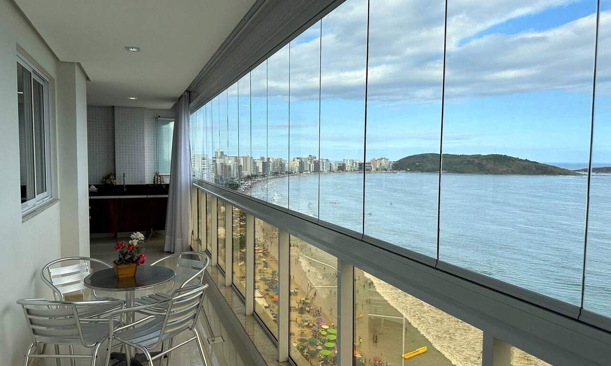 Guarapari Apartment | 3-bedroom apartment facing the sea on Morro Beach.