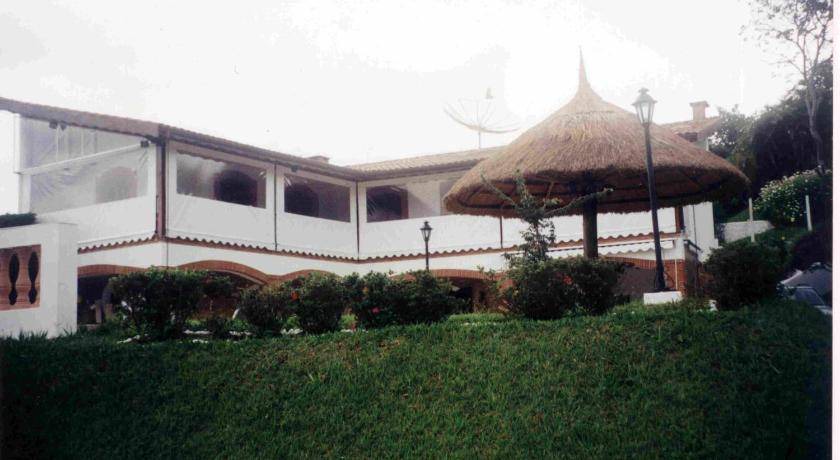 Alpes de Atibaia House | 350 m² House ∙ 4 bedrooms ∙ 14 guests