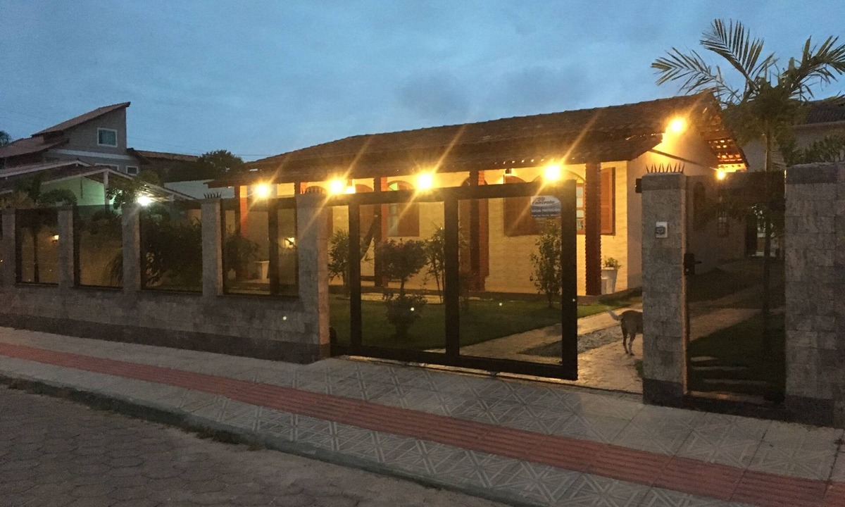 Capivari House | 4-bedroom house with outbuilding and swimming pool on Ingleses beach