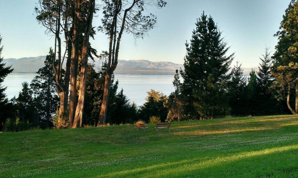 San Carlos de Bariloche Hotel | 4 Garden-View Rooms w/Breakfast Near Nahuel Huapi & Playa Del Centro