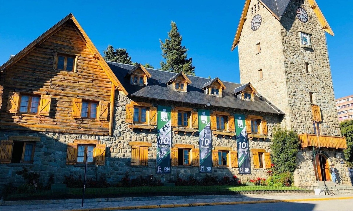 San Carlos de Bariloche Hotel | 4 Rooms for Groups with Stunning Lake Views, Wellness & Hot Tub w/Breakfast