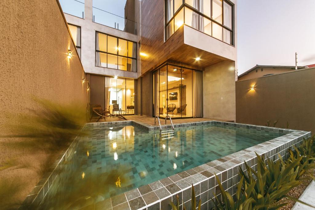 Nova Esperanca House | 4 Triple Bedroom House, Private Pool