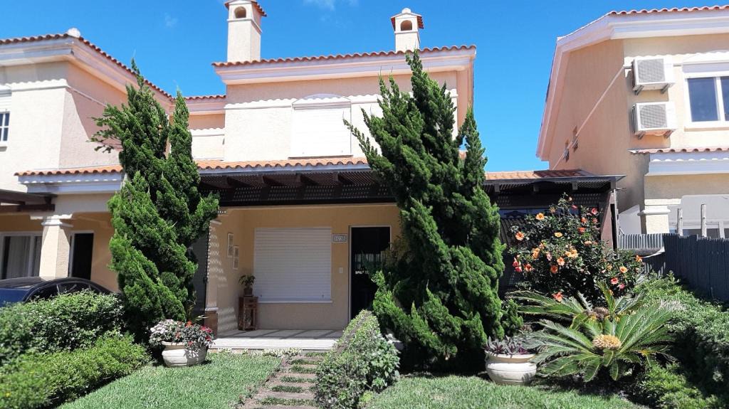 Xangri-La House | Acolhedora casa de praia em condomínio fechado à beira mar