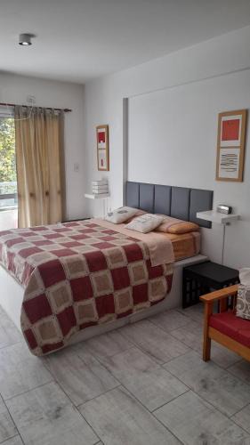 Flores Apartment | Amplio monoambiente en edificio moderno