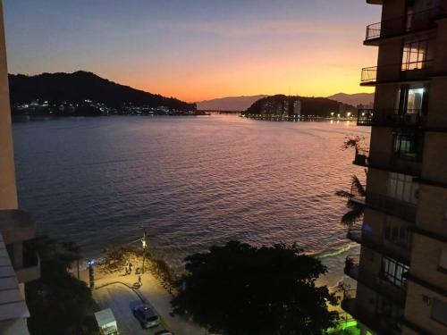 Sao Vicente Apartment | Apartamento com vista para o mar e pé na areia de verdade