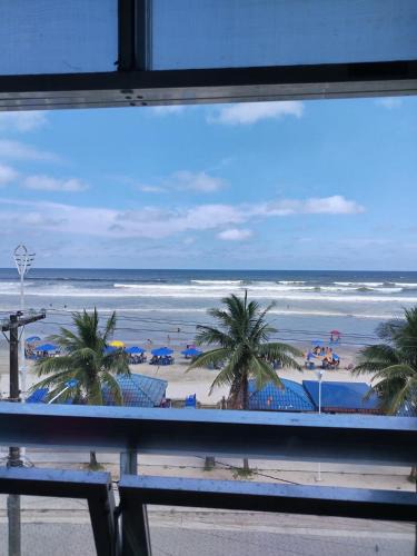 Mongagua Apartment | Apartamento pé na Areia com Garagem no Centro