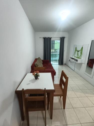 Palhoca Apartment | Apartamento simples com vista para a praça