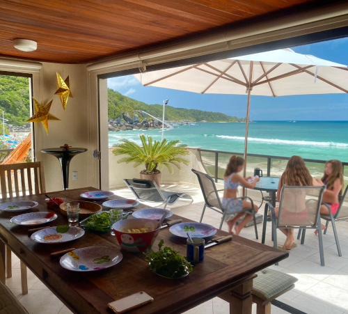 Bombas Apartment | Apartamento Triplex Pé na Areia - Bombinhas