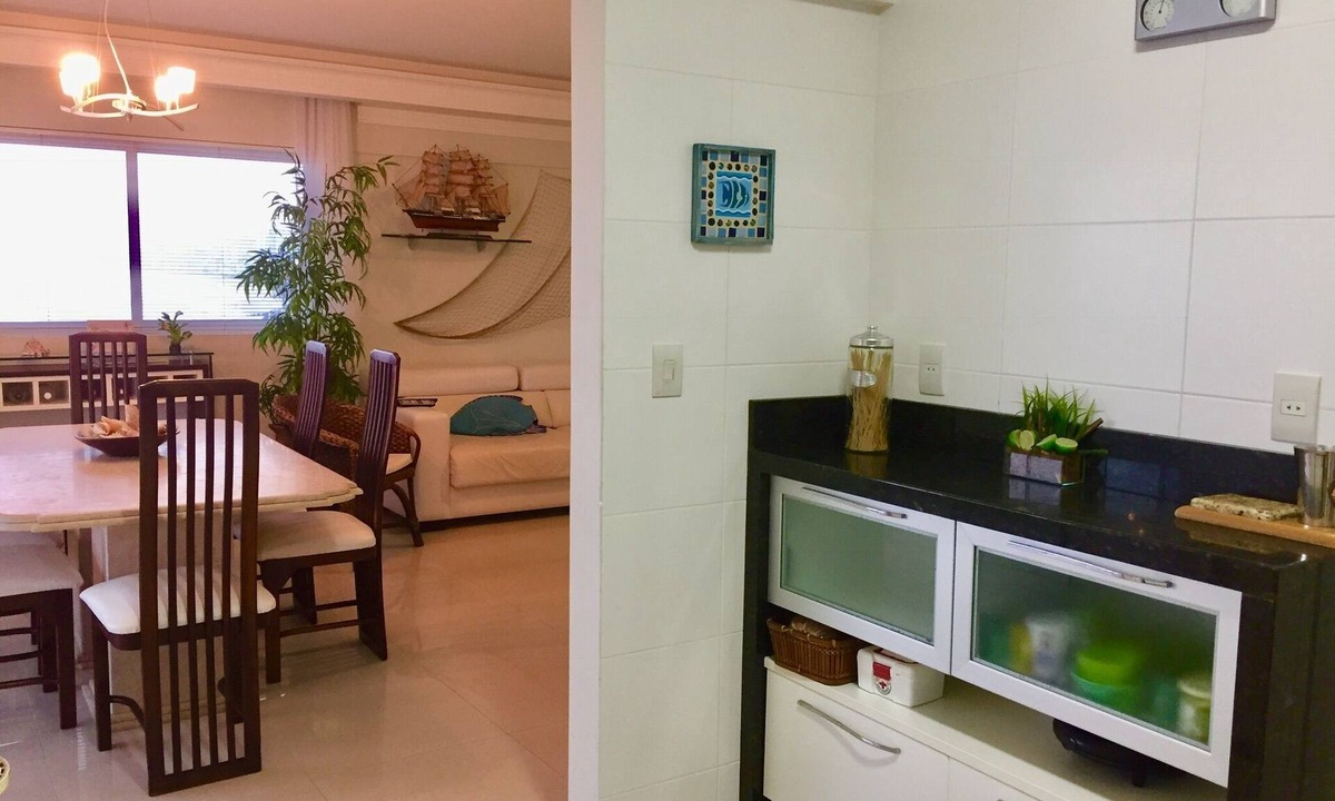 Morretes Apartment | Apartment in Itapema facing the sea.