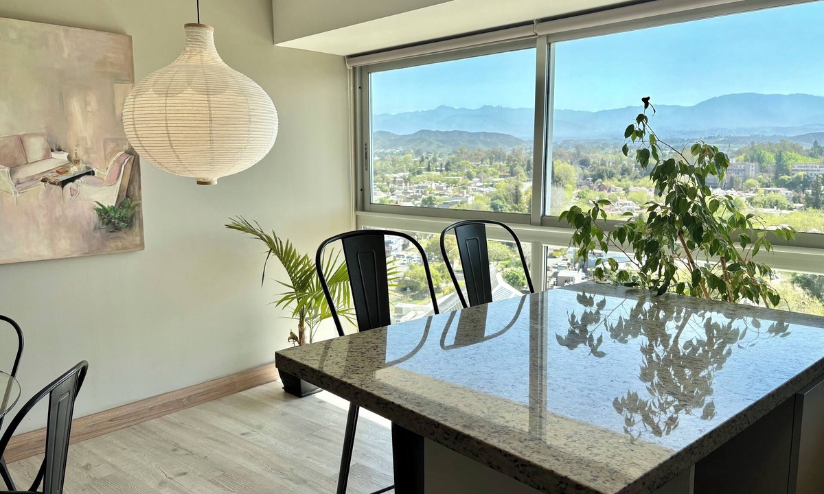 Mendoza City Center Apartment | APARTMENT WITH CITY AND MOUNTAIN/POOL VIEW