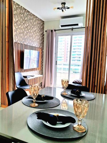 Mirim Apartment | Apto Com Sacada e Ar Condicionado a 2 minutos da Praia