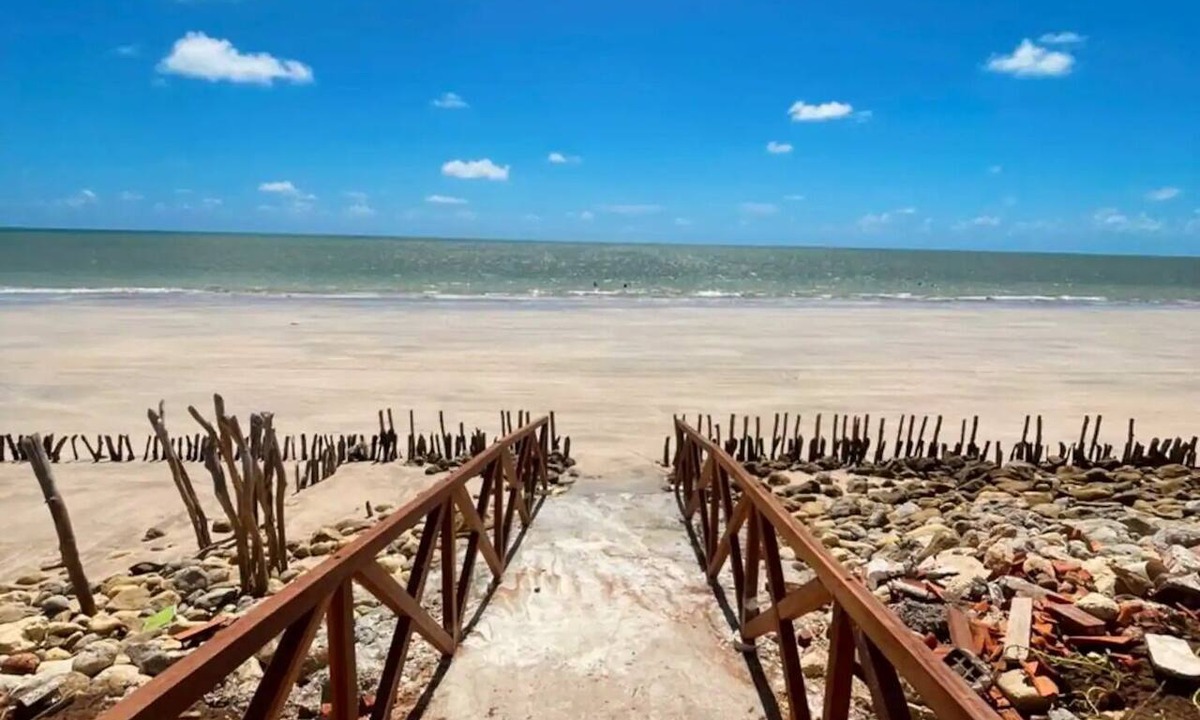 Pitimbu House | Beachfront, feet in the sand, Casa Pitanga Praia Azul