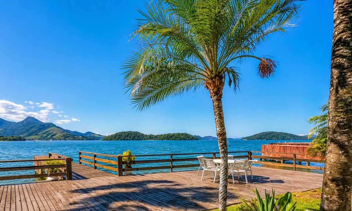 Ilha Do Jorge House | Beachfront Paradise House in Angra dos Reis with Pool, Deck, and More!