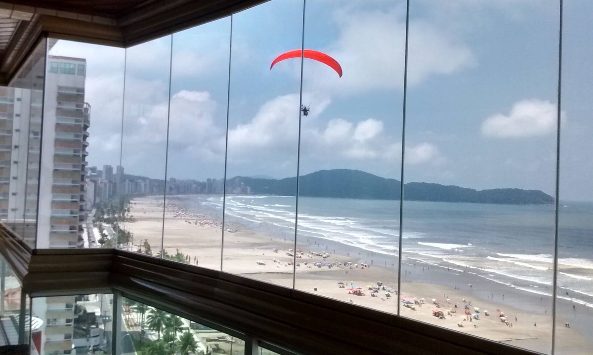 Aviacao Apartment | Beachfront property with barbecue, 3 suites, 2 garages, and internet.