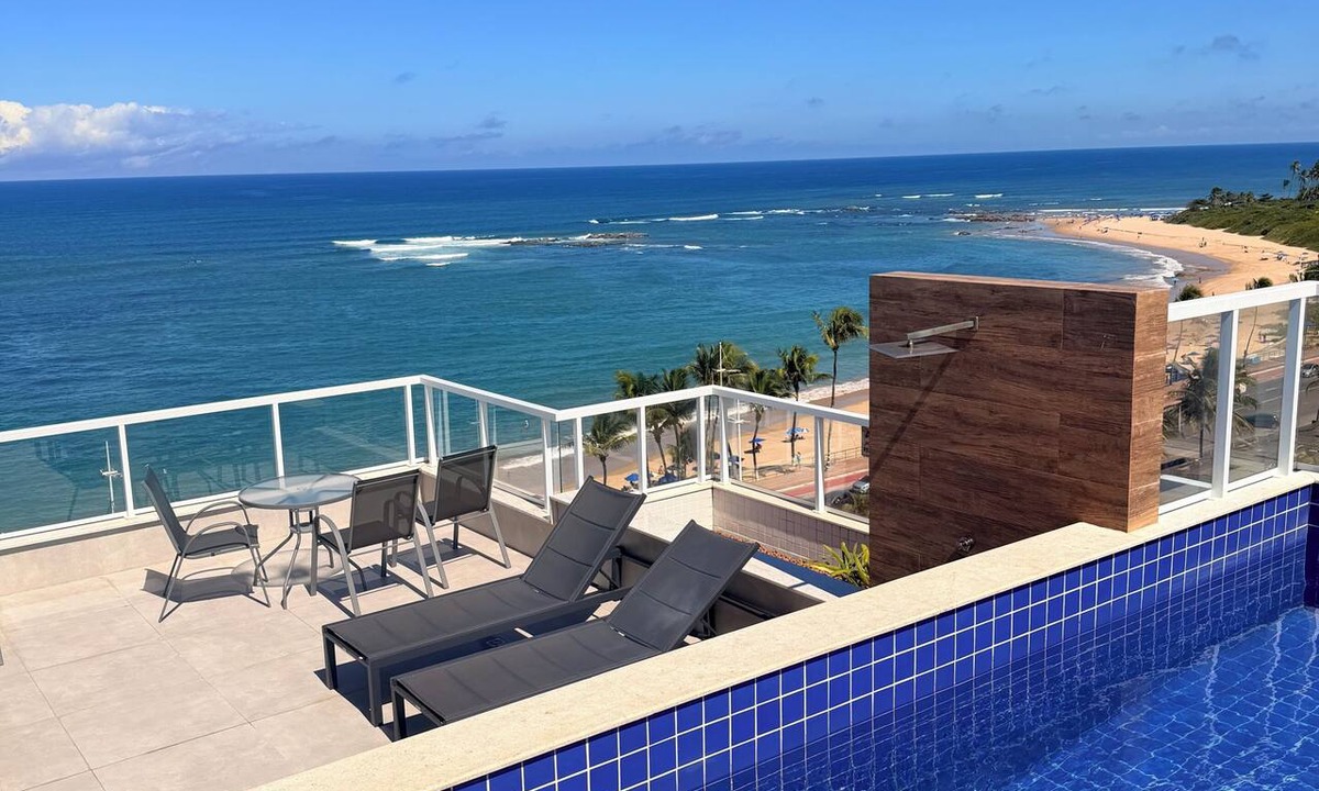 Piata Apartment | Beachfront Studio in Piatã | Incredible View, Wi-Fi, Smart TV and Garage