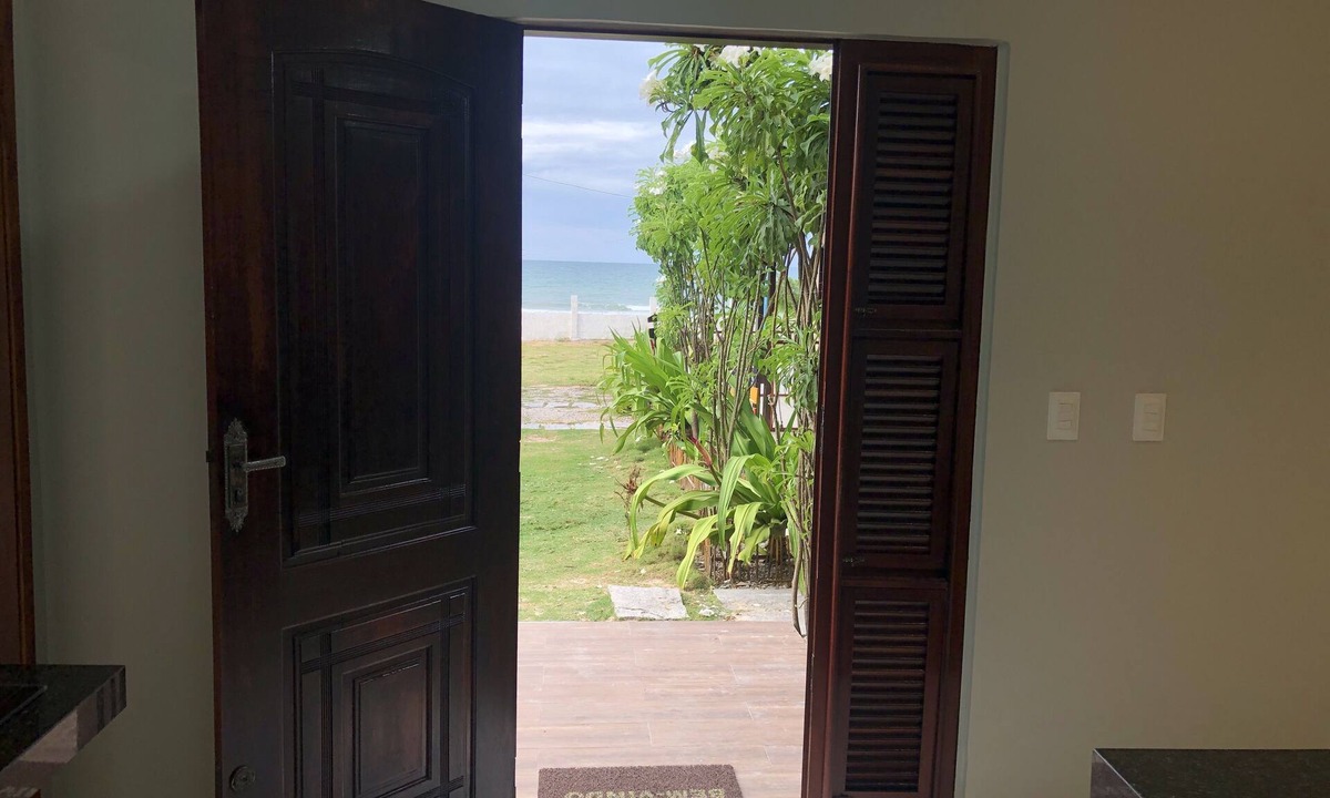 Trairi Ski Chalet | Beachfront studio with a beautiful view of the ocean.