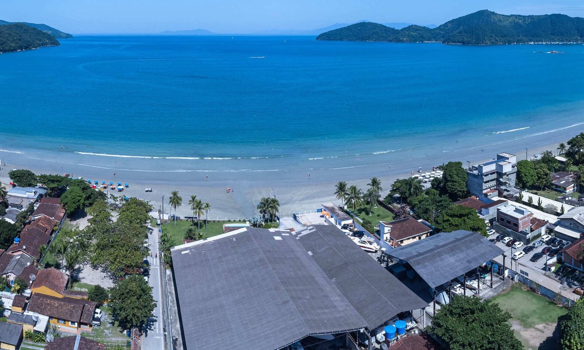 Praia da Enseada Cabin | Beachside Coziness: Your Ideal Escape.
