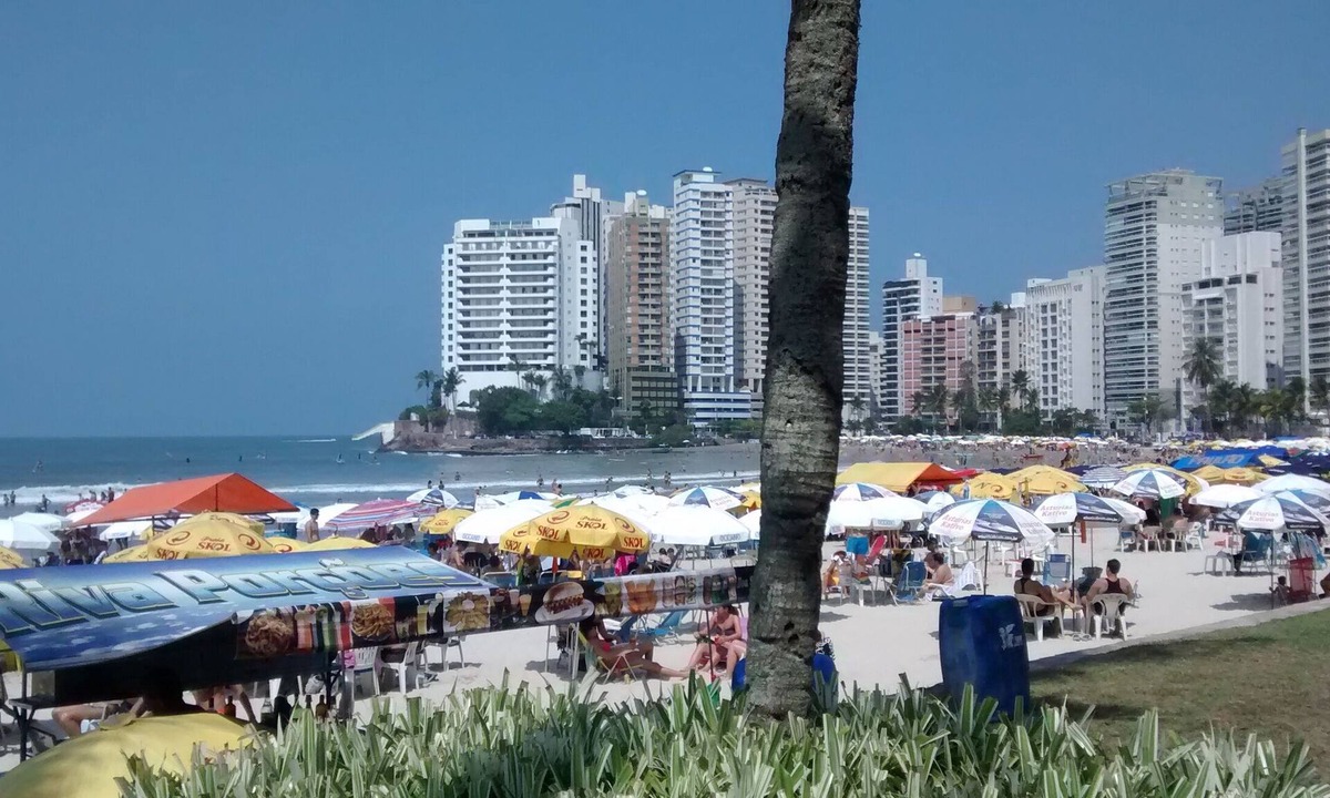 Asturias Apartment | Beautiful apartment. Asturias-Guarujá, with balcony and free Wi-Fi, 150 m from the beach.
