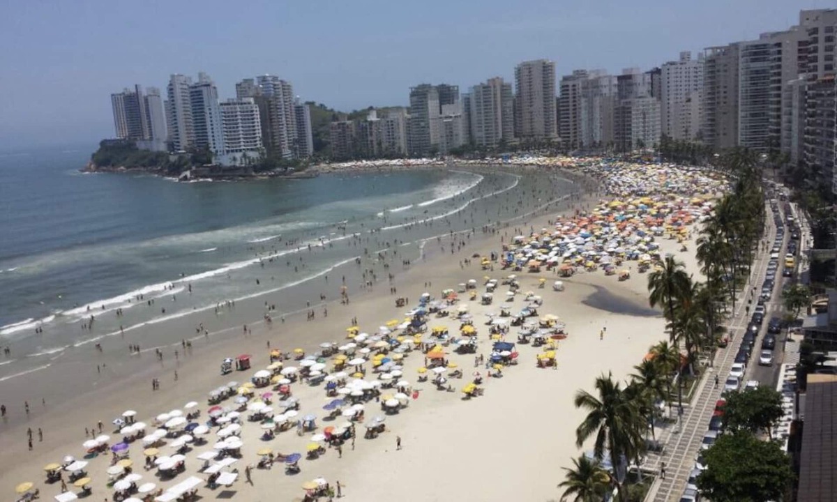 Asturias Apartment | BEAUTIFUL APARTMENT FACING THE SEA WI-FI, SERV. SANDY BEACH