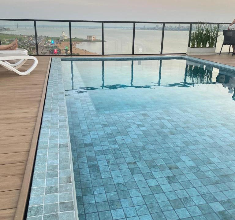 Encarnacion Apartment | Bello apartamento en edificio Vivo Costanera Frente a la playa! Con Parking