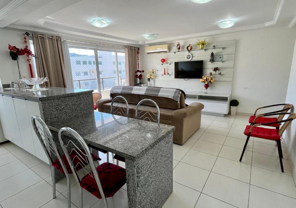 Prainha Apartment | Belo apê de 2 quartos com ar-condicionado na quadra da praia!