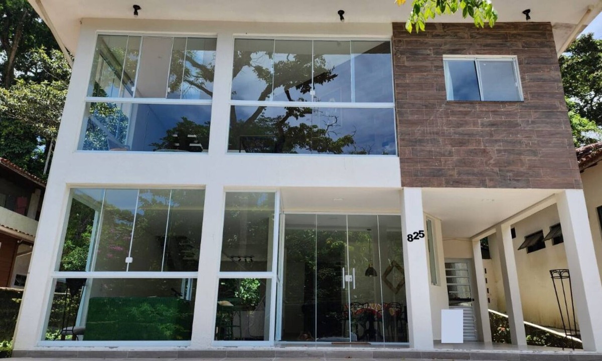 Parque Imperial House | Casa Praia e Serra: Condomínio Fechado e Contato com a Natureza, 5 min da Praia!
