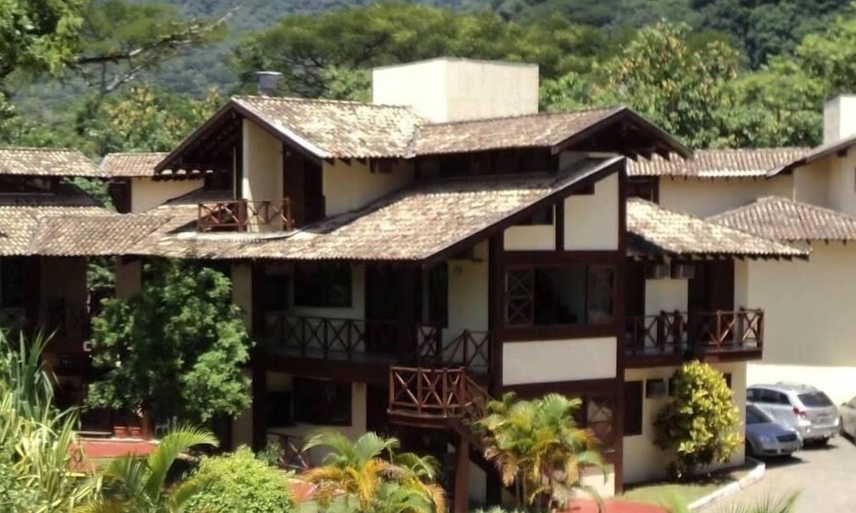 Maresias House | L2 house in Maresias Gated community facing the beach.