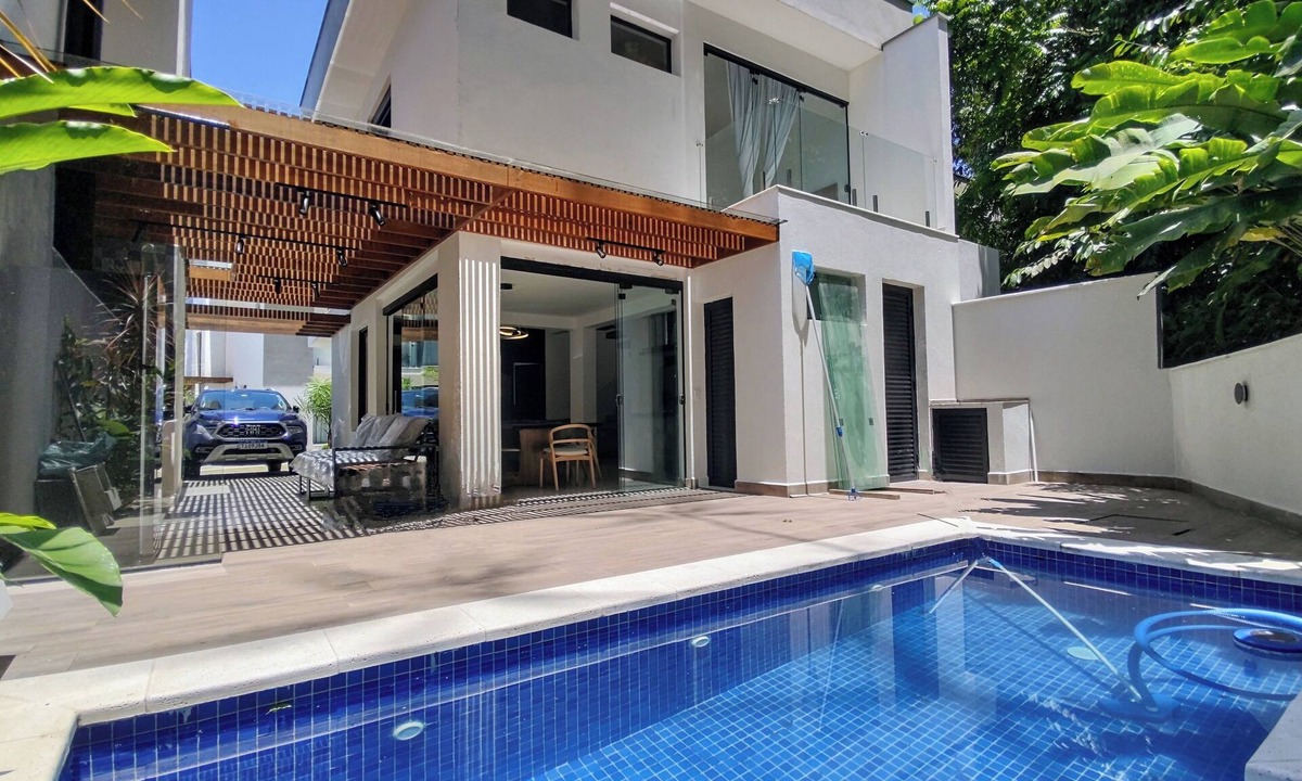 Maresias House | Casa Super Nova- c5- Praia de Maresias - 3-suítes, Closet, 2 Varandas, Piscina