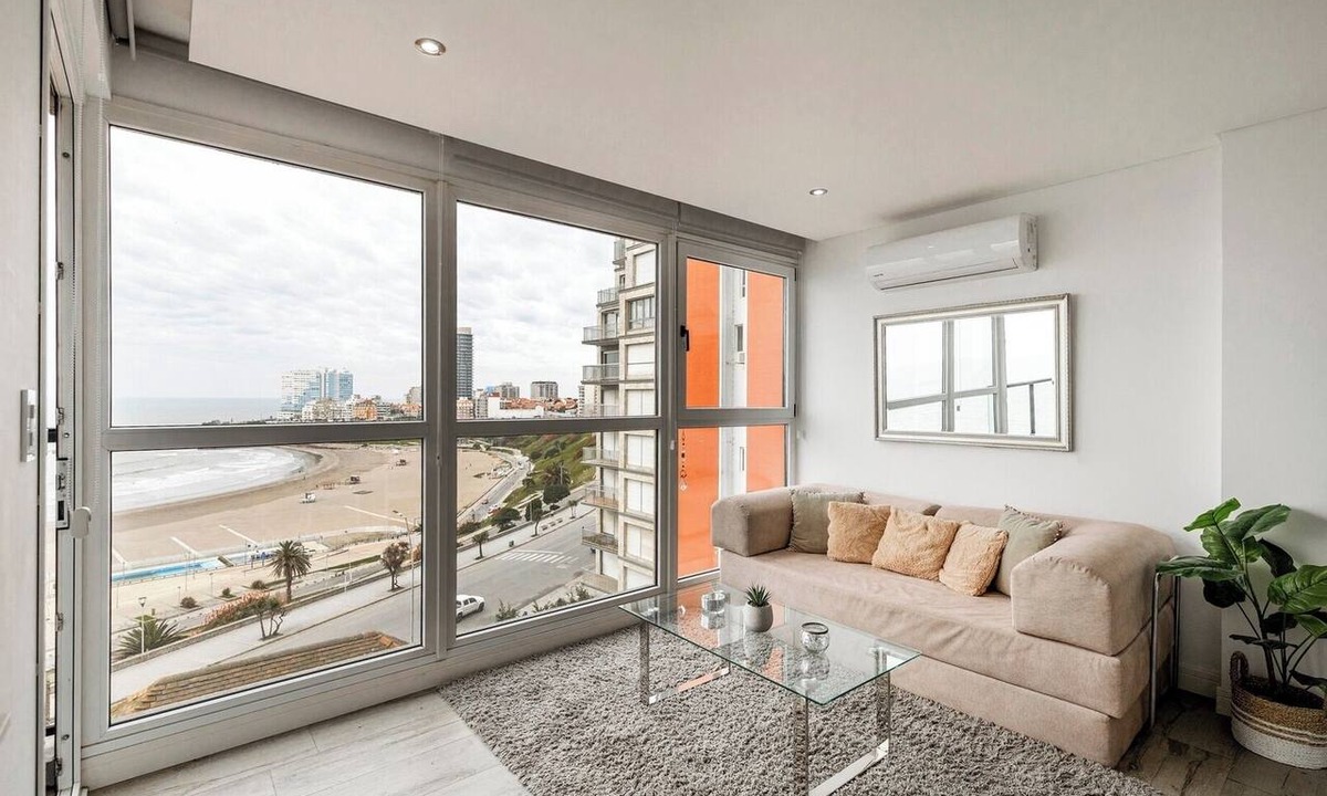 Mar del Plata Apartment | Bright apartment just steps from the ocean, with a pool and gym