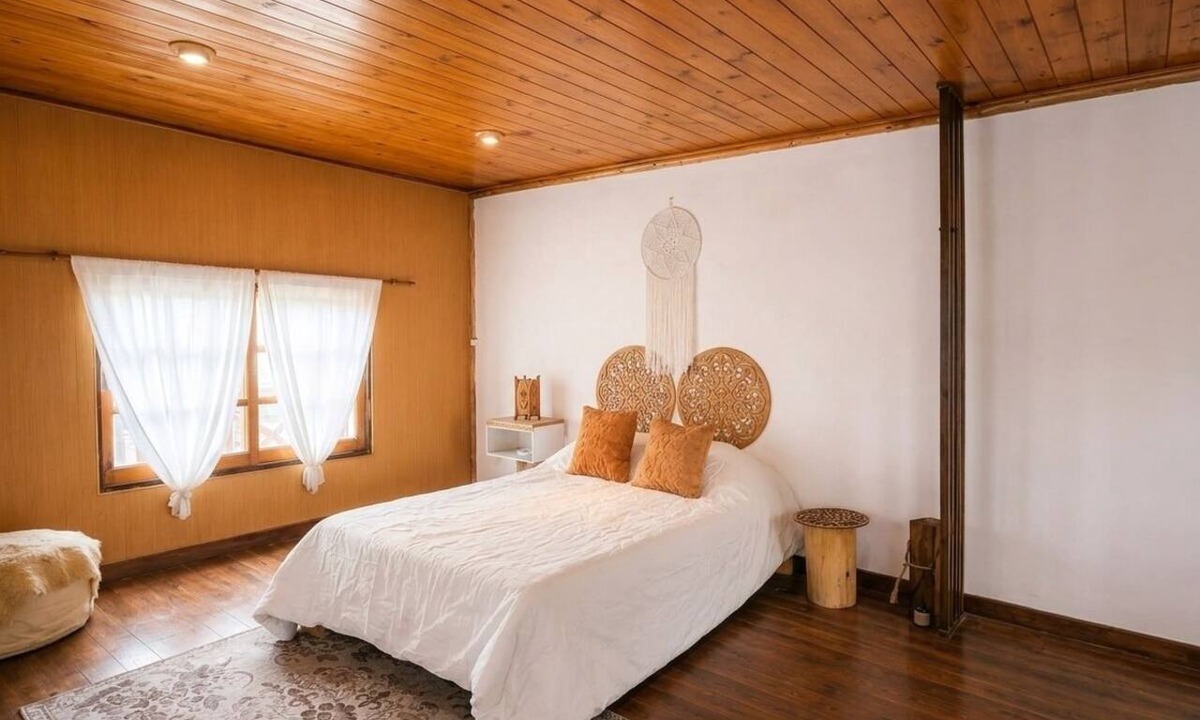 Lujan Apartment | Bright studio apartment with a wood-burning fireplace - Garage
