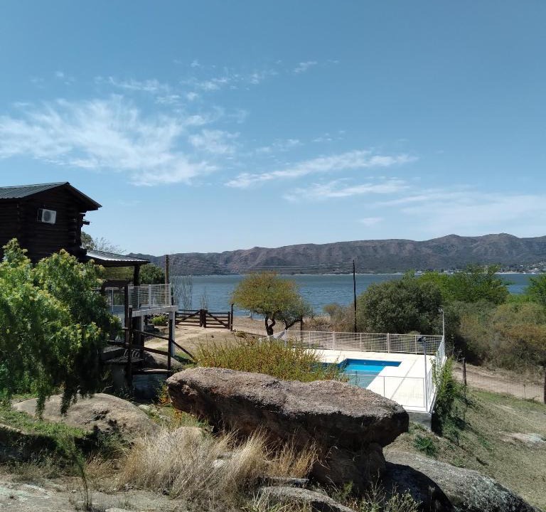 Yocsina House | Cabaña en Villa Carlos Paz Danza del sol