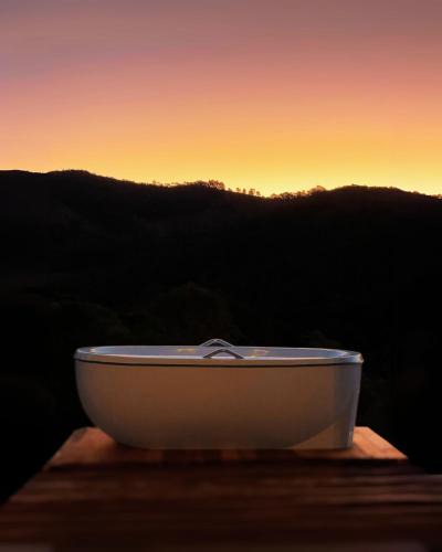 Marmelopolis House | Cabana Western com Banheira e Vista para o Pôr do Sol nas Montanhas
