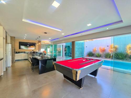Vila Yolanda House | Casa 3 Suítes Lazer piscina e sinuca prox Centro