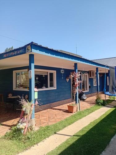 Plottier House | casa azul