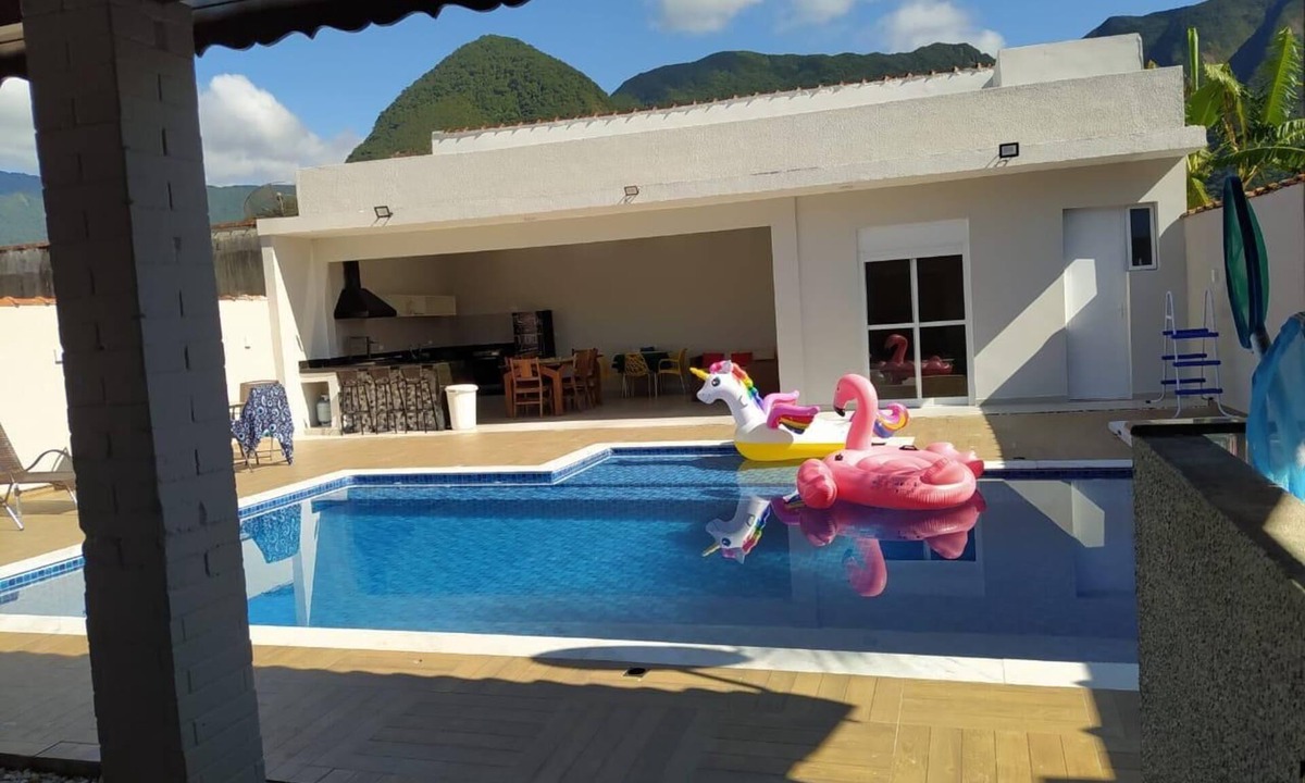 Morada da Praia House | Casa Reformada com Amplo Espaço, Churrasqueira e Piscina