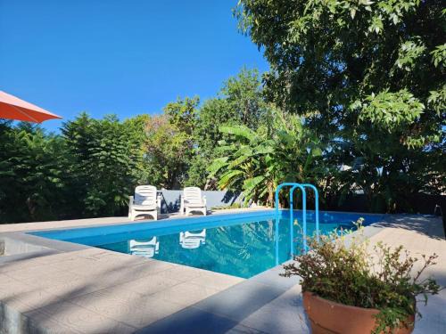 San Nicolas de los Arroyos Apartment | Casa con Amplio Parque a metros del Parador y Acceso a la cuidad