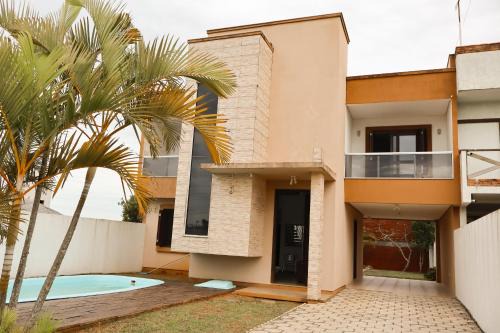 Torres House | Casa com Piscina a 3 quadras do mar em Torres para 8 pessoas