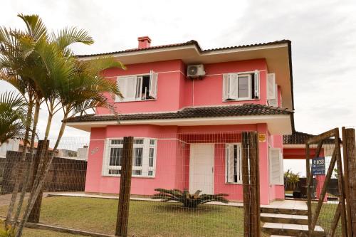 Torres House | Casa completa com piscina a 1 quadra do mar em torres