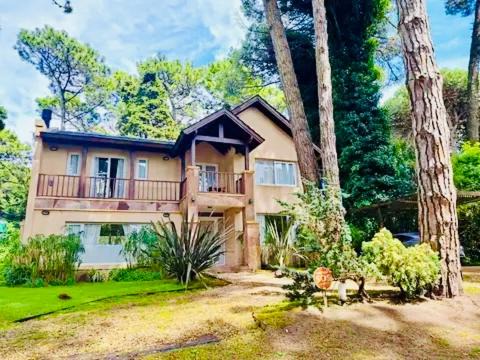 Carilo House | Casa con pileta en el Bosque de Cariló - Ideal Familias