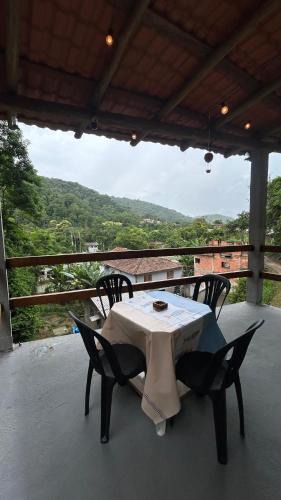 Paraty House | Casa container verde com vista para as montanhas próximo a Trindade