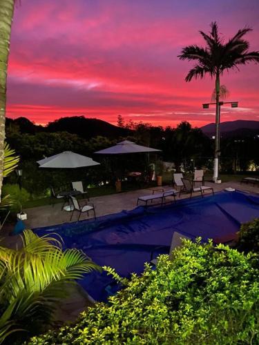 Santana de Parnaiba House | Casa de campo, com quadra de Beach Tennis, Volei e Fut Volei próxima a SP!