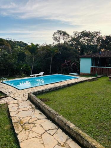 Ibiuna House | Casa de campo com piscina em condomínio.