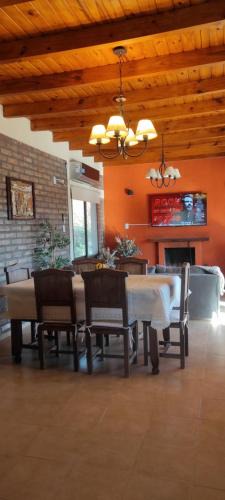 Villa Basilio Nievas House | Casa de Fin de semana en Zonda El poder del Ahora