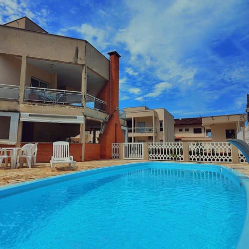 Massaguacu House | Casa de Praia MarAzul, 3 Quadras da PRAIA, 2 Quartos, WIFI, Garagem, condomínio com PISCINA, Churrasqueira e Sala de Jogos SINUCA