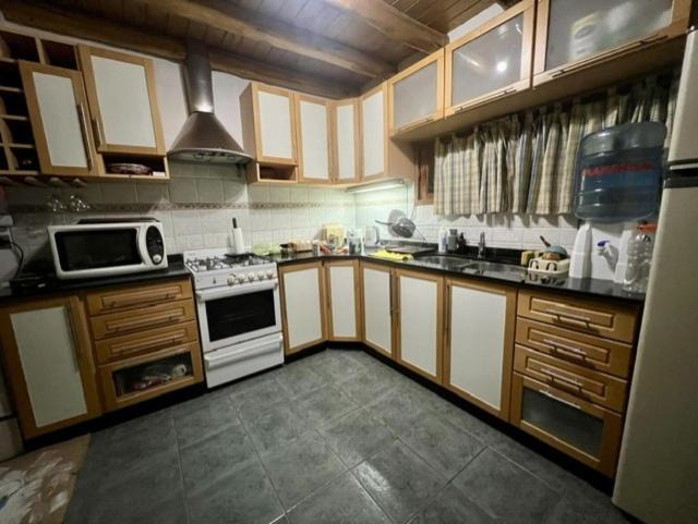 Plottier Apartment | Casa del Pinar-Plottier- Alquiler Mensual-La Mejor Ubicación-Garaje Cerra do