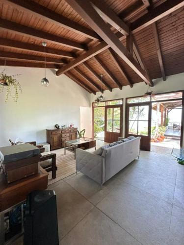 Florianopolis Villa | Casa em Frente ao Mar - Tranquila e Espaçosa